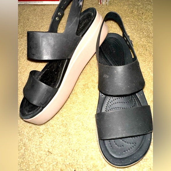 CROCS Black and Cream Platform Sandals Modern Minimalist summer spring 11 beach - Picture 1 of 9